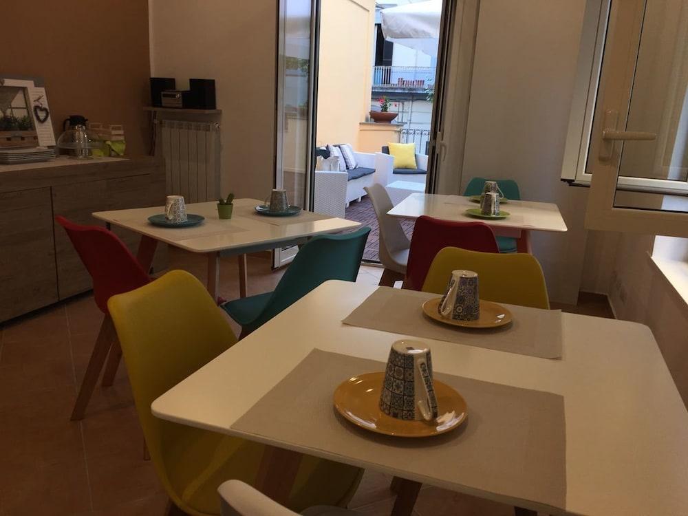 Hotiday Room Collection - Napoli Residenza Scarlatti Екстериор снимка
