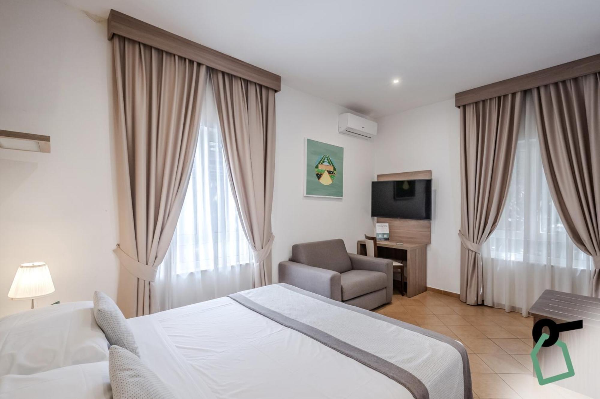 Hotiday Room Collection - Napoli Residenza Scarlatti Екстериор снимка